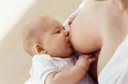 Tìm hiểu về cơ chế tiết sữa mẹ khi cho con bú