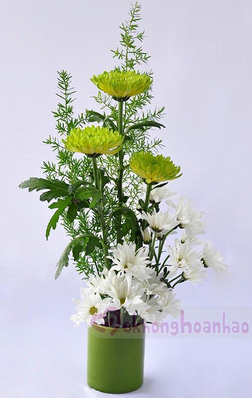 Cách cắm hoa cúc đẹp dịu dàng sắc xanh trắng hình 4