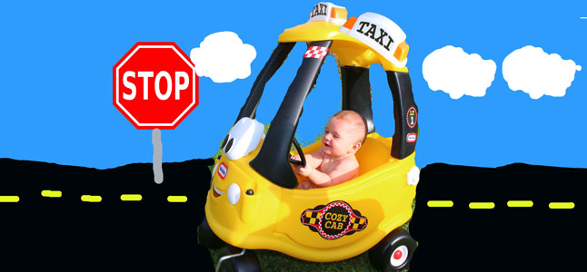 Cách giữ an toàn cho bé khi đi xe taxi
