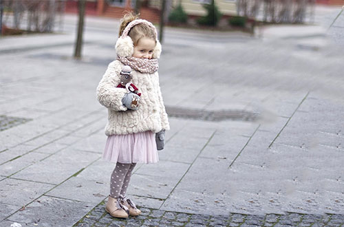Thời trang giáng sinh cho bé gái đáng yêu trong ngày đông hình ảnh 10