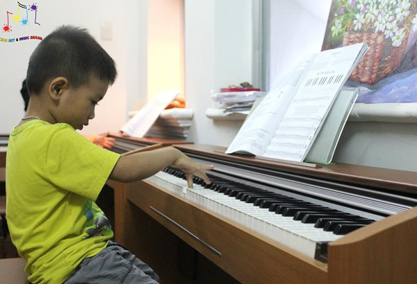 Bóc mẽ lý do tại sao nên cho bé học piano ngay từ nhỏ hình ảnh 2
