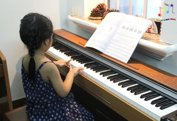 Bóc mẽ lý do tại sao nên cho bé học piano ngay từ nhỏ hình ảnh 3