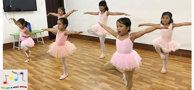 Eo thon, dáng đẹp và nhiều lợi ích “khổng lồ” với khóa múa ballet cho bé