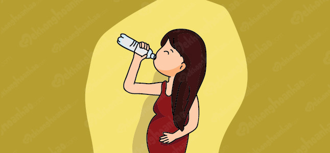 Vì sao mẹ bầu nên uống nhiều nước?