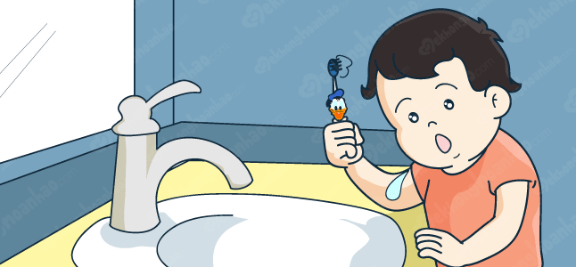 Bé tập đánh răng – bé dưới 2 tuổi